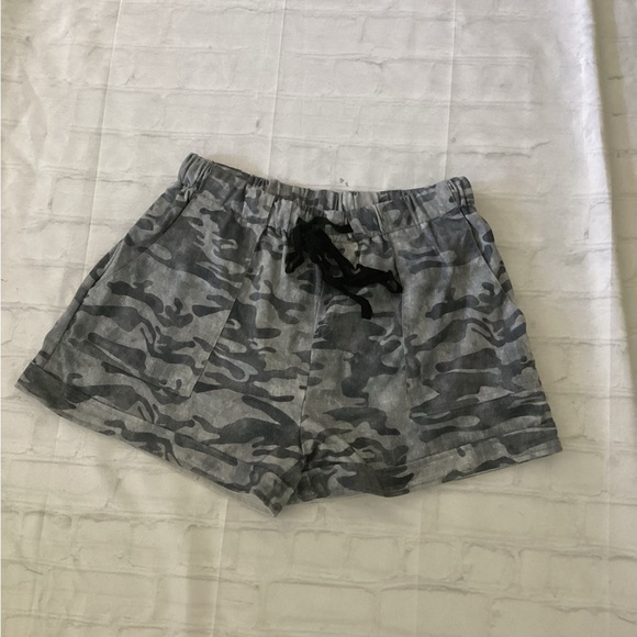Gray Camouflage Cargo Shorts - Picture 1 of 3